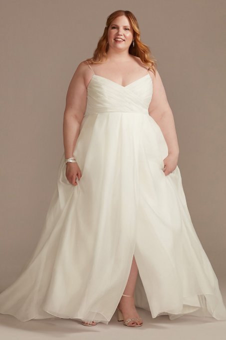 Scalloped Stretch Lace Halter Sheath Wedding Dress